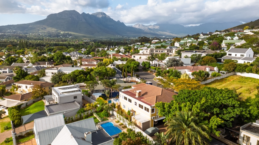 6 Bedroom Property for Sale in Olive Grove Western Cape